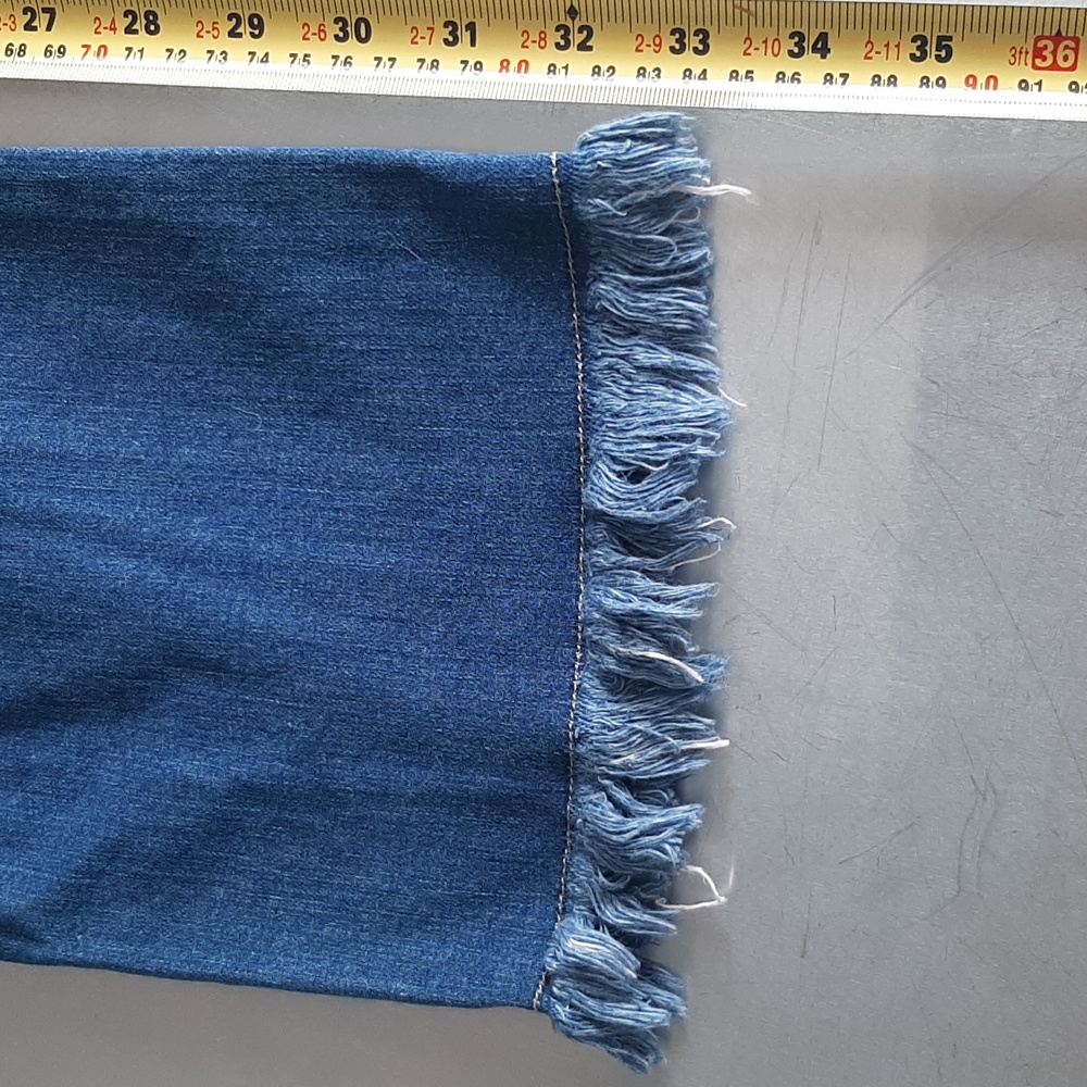 MICHAEL KORS Blue Ankle Cropped Jeans with Frayed Hem SZ 2 - Picture 5 of 6